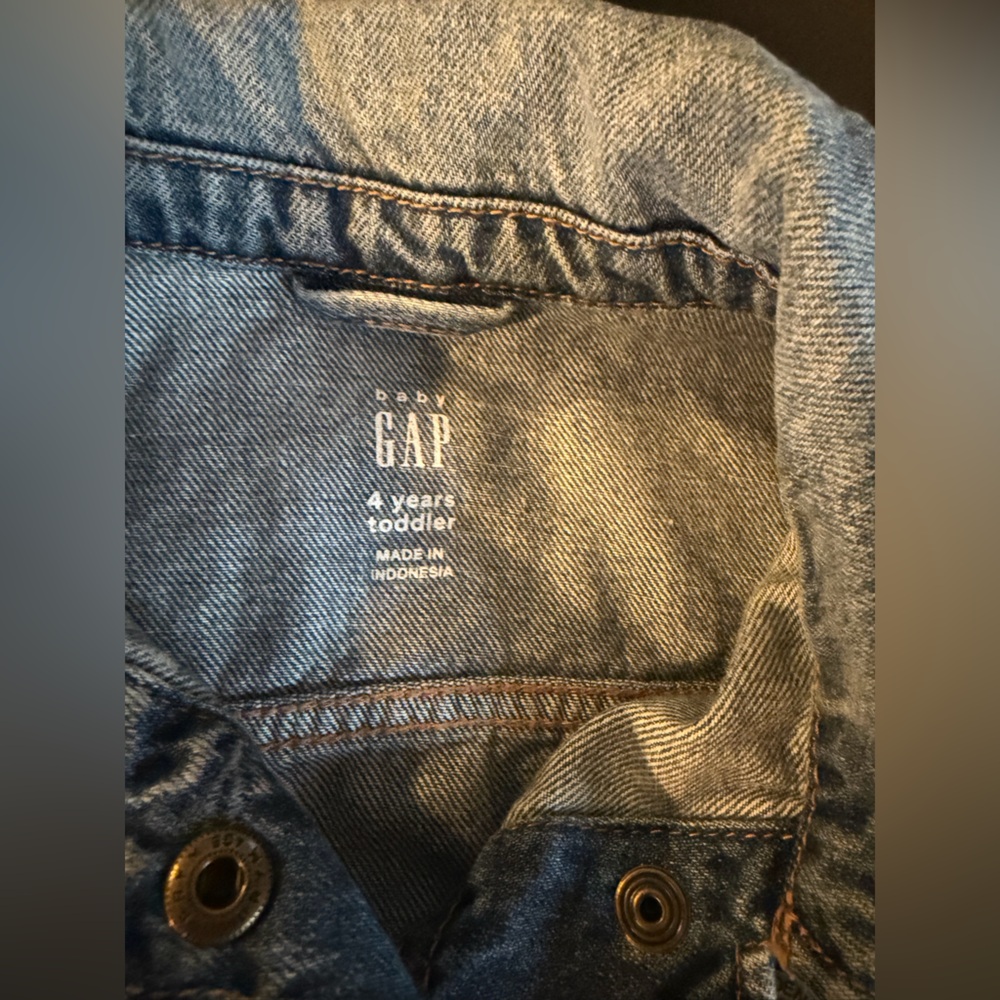 GAP Classic Distressed Denim Jacket Size 4T - Picture 3 of 5
